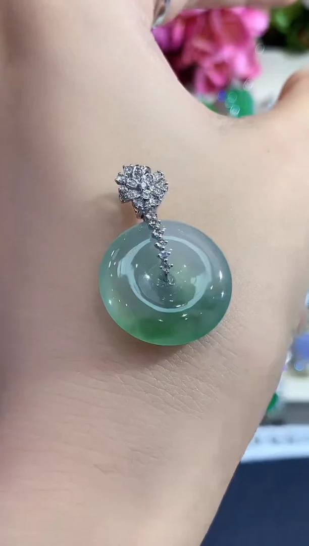 吊坠(不含链)18K金镶嵌翡翠B66