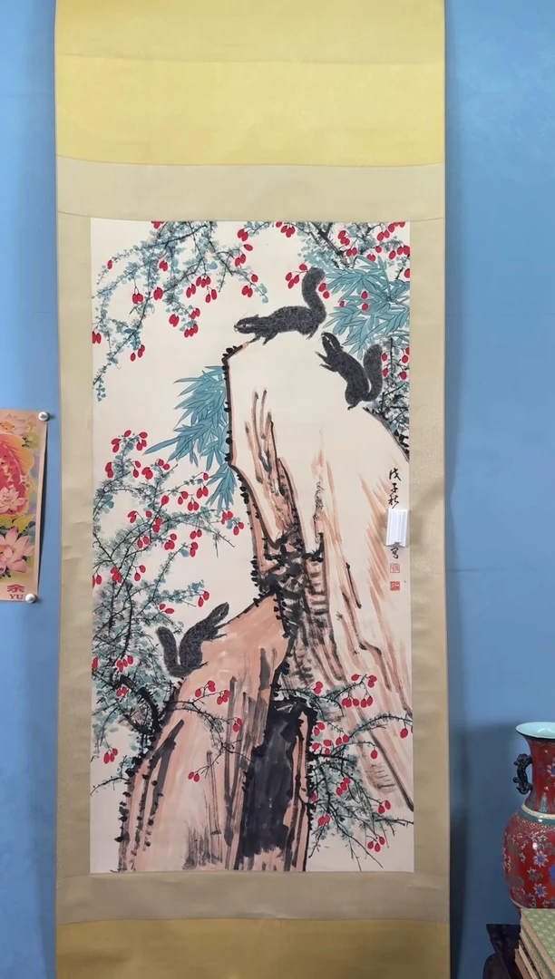 花瓶年画等装饰品