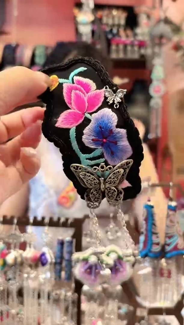 织绣云织谣民族风精美饰品  386
