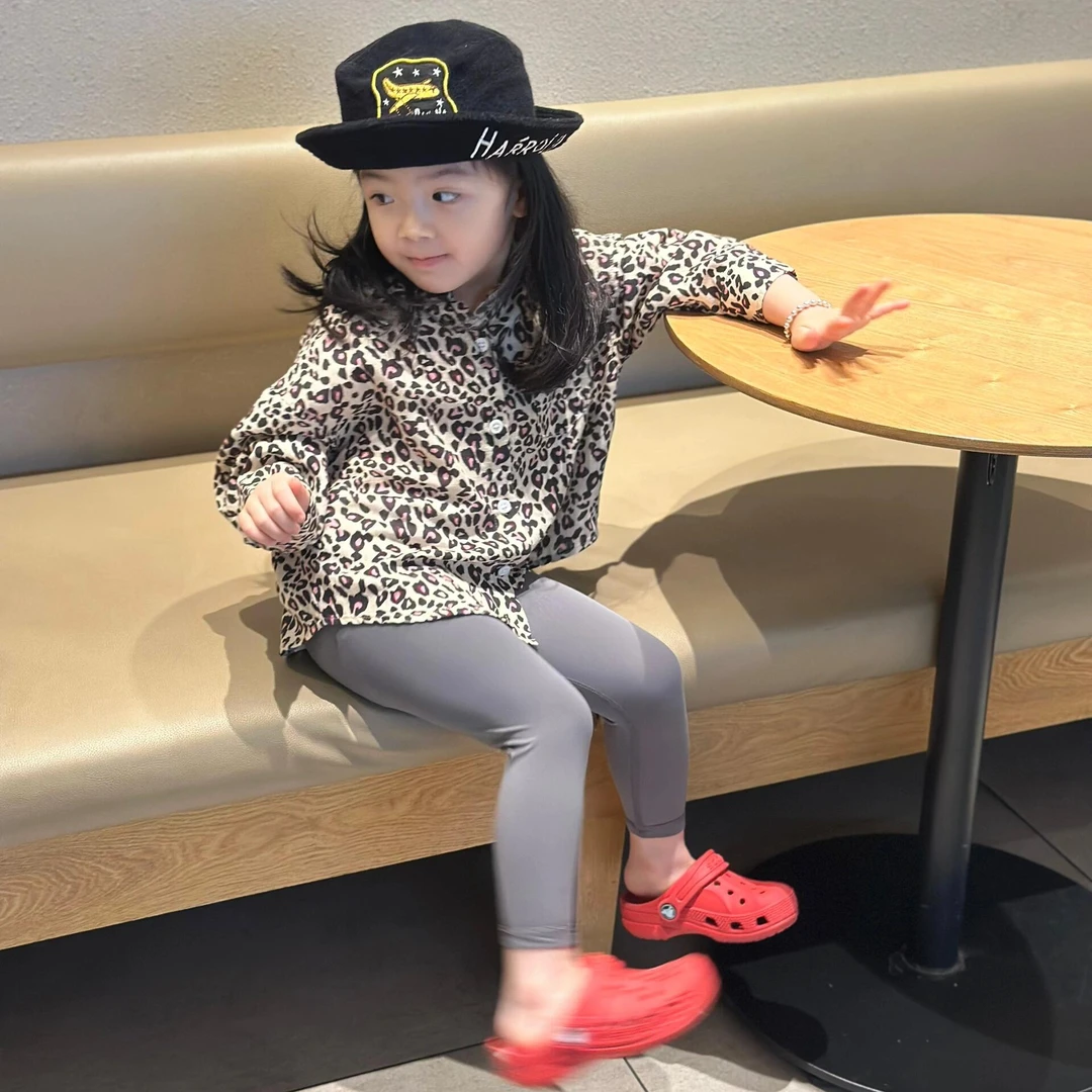 现货小惜亦女童春夏萌娃穿搭灰色瑜伽裤豹纹衬衫短袖时髦洋气穿搭