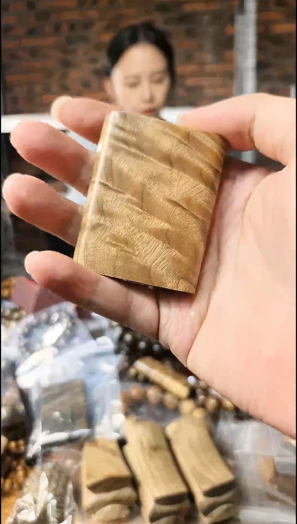 【闪购商品】金丝楠无事牌手把件