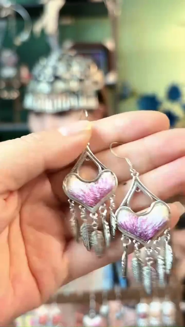 织绣彩云南阁非遗老绣饰品650