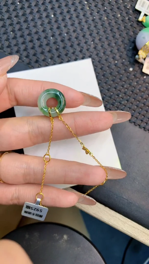 颈饰未镶嵌翡翠1