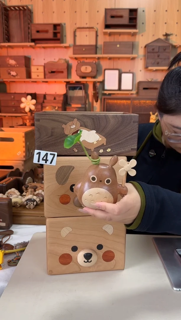 木乌檀木实木龙猫风车摆件