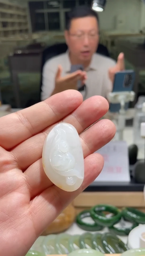 颈饰未镶嵌和田玉荷花