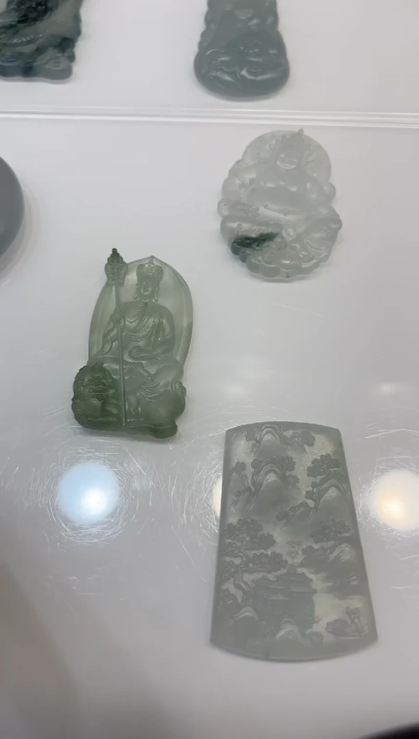 未镶嵌定制翡翠地藏