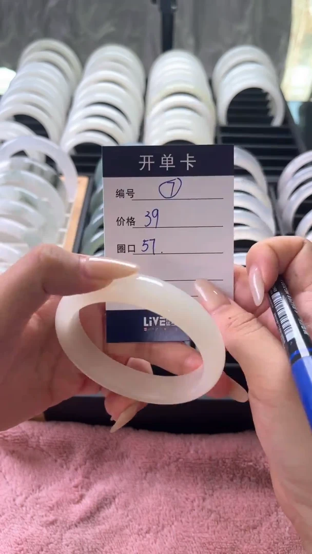 未镶嵌手镯石英岩玉手镯