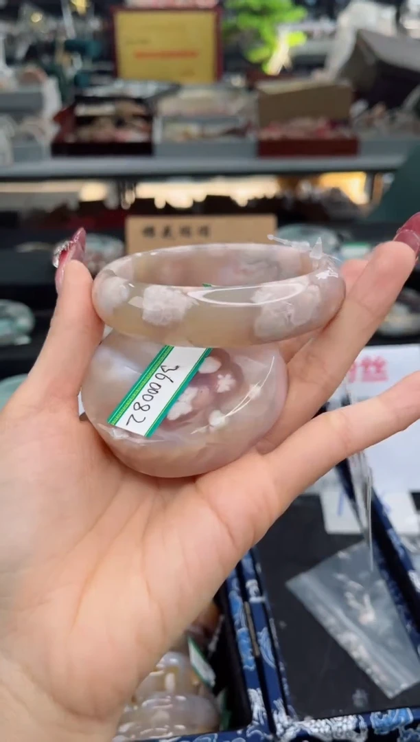 【闪购商品】石英质玉手镯未镶嵌64圈口（赠品镯心）3600082