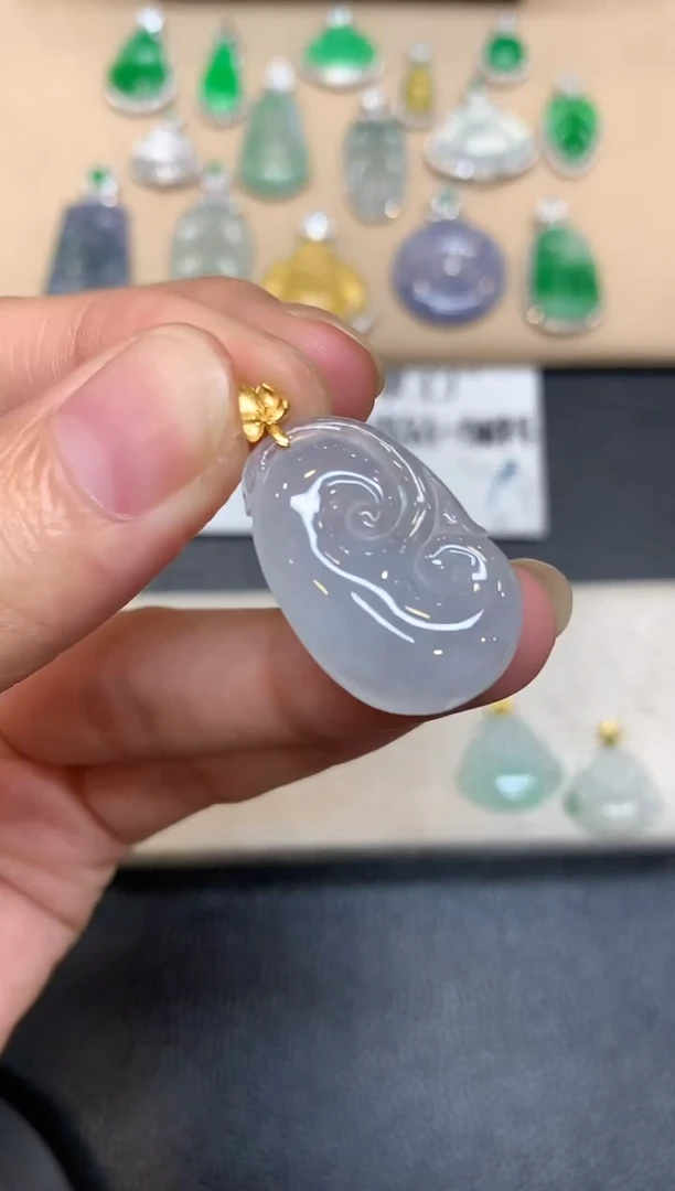 颈饰18K金镶嵌翡翠如意【无服务费