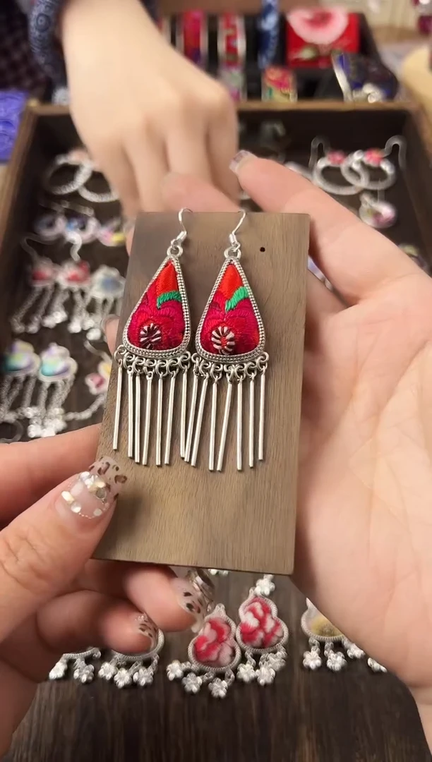 【闪购商品】织绣民族风老绣饰品187