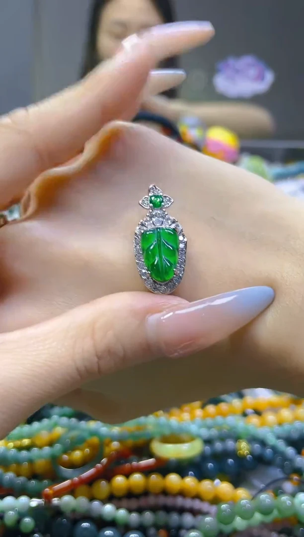 翡翠未镶嵌颈饰/W/翡翠A货，一件也是批发价