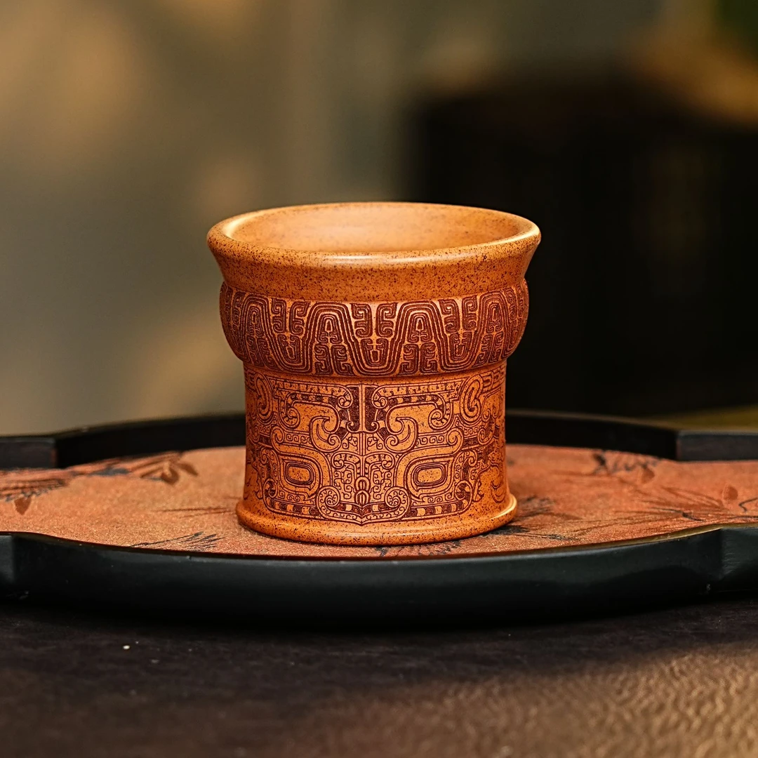 【2822青铜杯】宜兴原矿紫砂手工刻绘窃曲纹杯 品茗杯