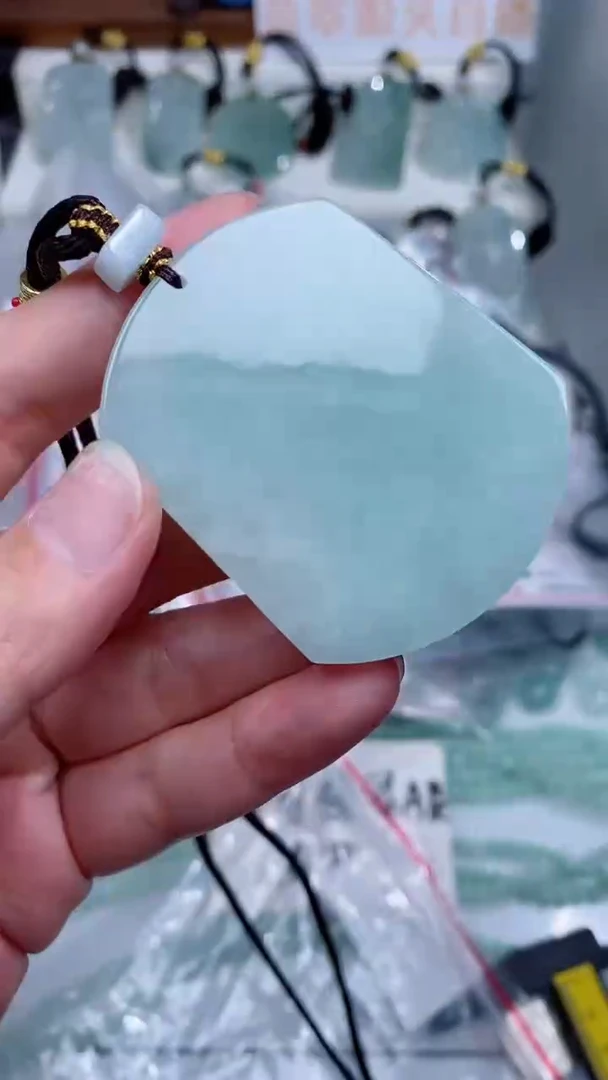 颈饰未镶嵌翡翠吊坠