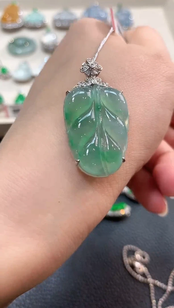 翡翠18K金镶嵌吊坠(不含链)b48