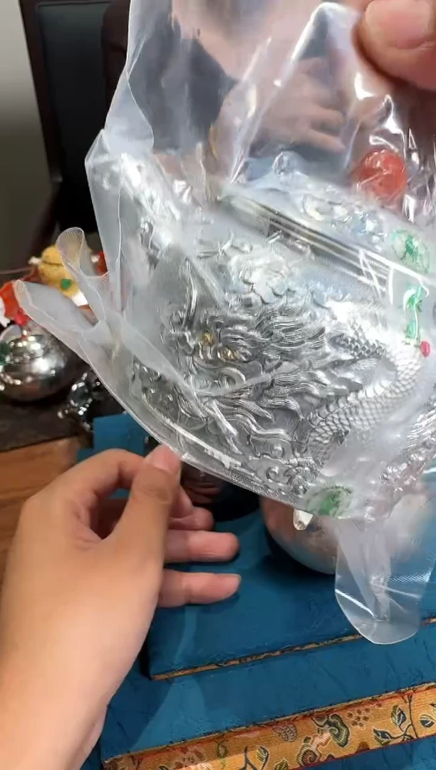 --W***。呆坐 雪花纹錾刻南红顶龙啸凤吟 德钟壶