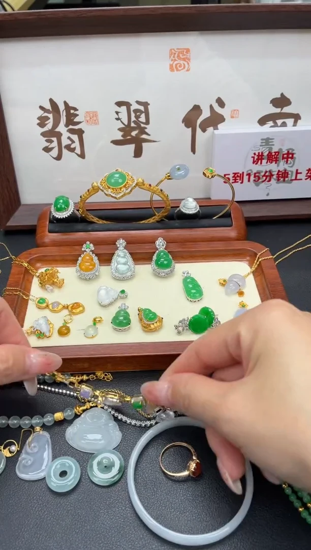 吊坠(不含链)18K金镶嵌翡翠A货翡翠1223