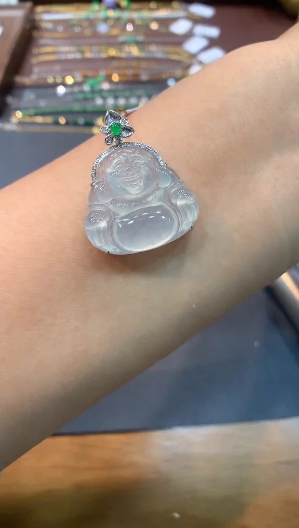 翡翠18K金镶嵌颈饰佛公