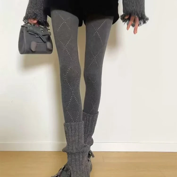 这也太绝了吧 韩系氛围感冬日穿搭~miu系穿搭~~菱形纹打底袜