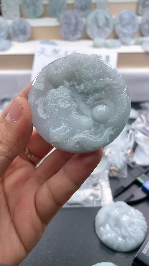 翡翠未镶嵌颈饰..../6/5/ 255