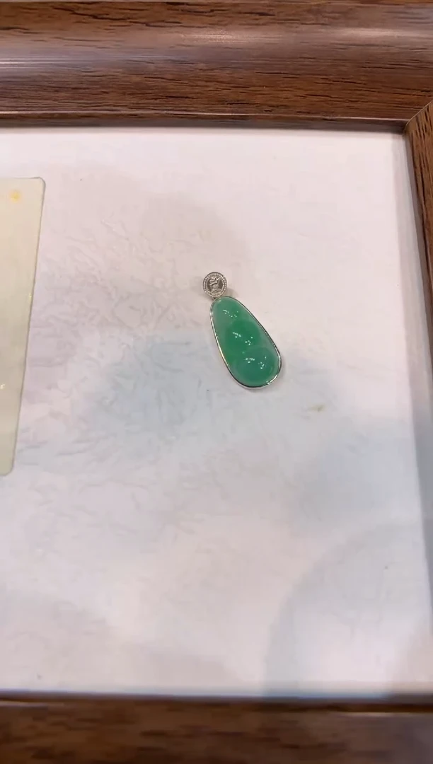 颈饰银S925镶嵌翡翠福豆