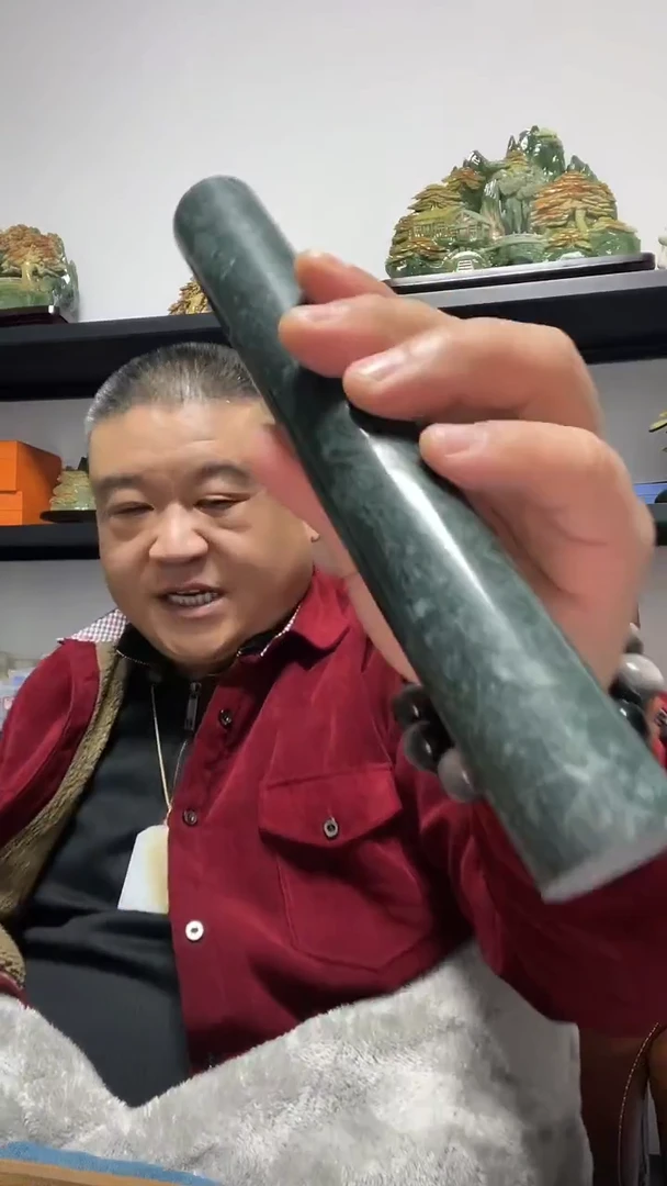 未镶嵌蛇纹石玉擀面杖一根