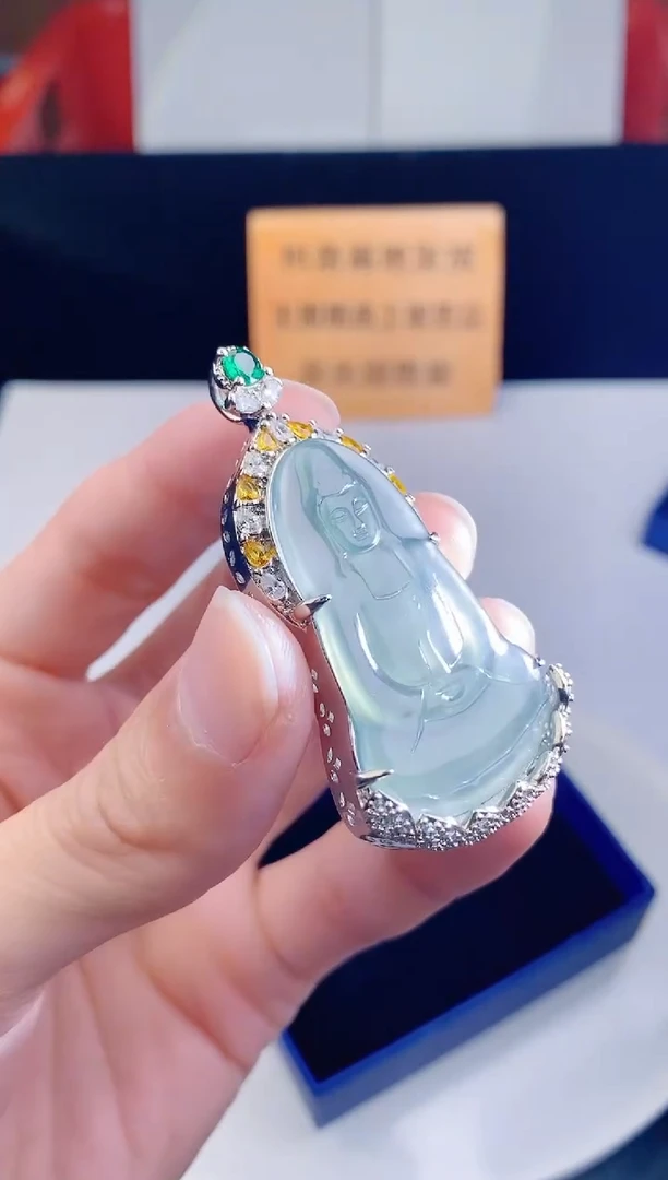 颈饰未镶嵌翡翠