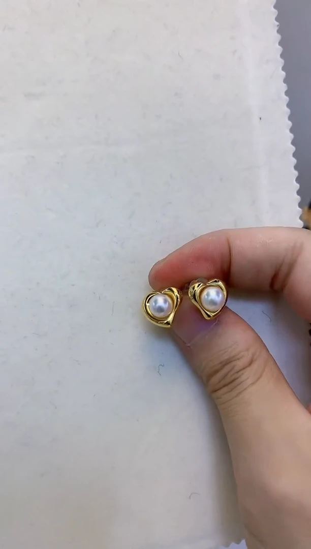 银S925镶嵌海水珍珠饰品爱心耳钉