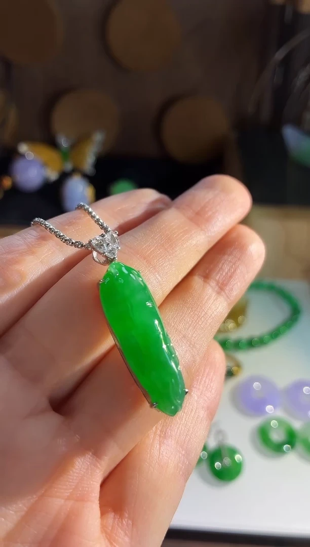 吊坠(不含链)18K金镶嵌翡翠吊坠