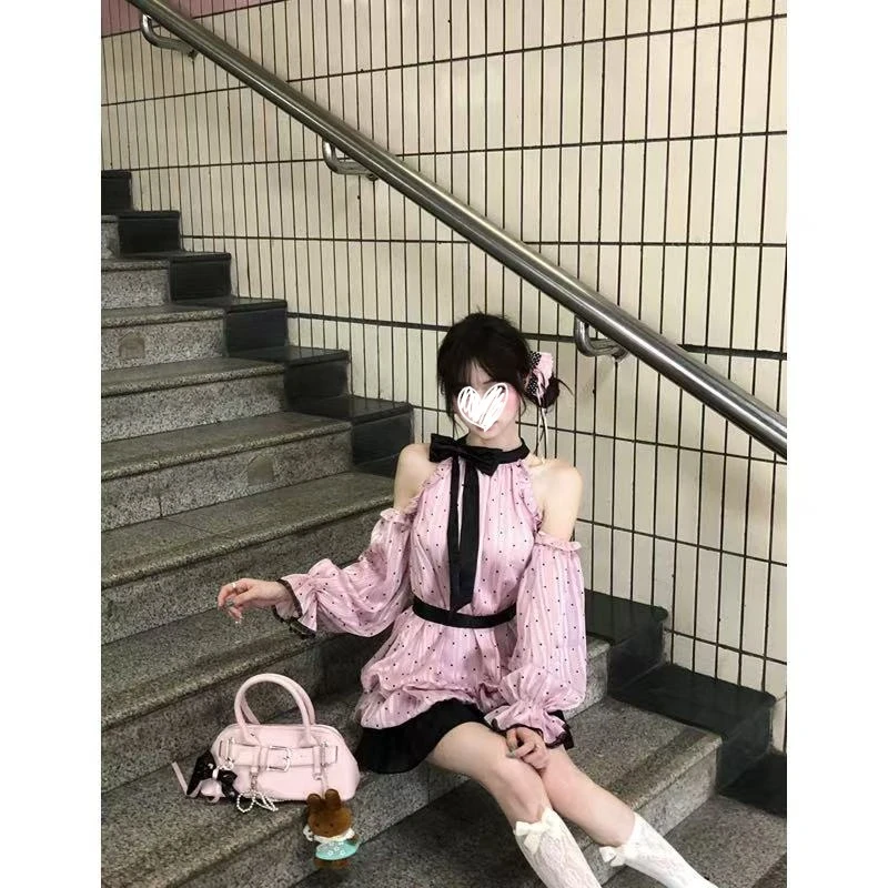 香草千层 秋季新款纯欲风法式挂脖设计感辣妹长袖蕾丝复古连衣裙