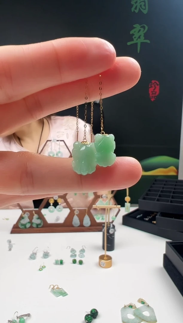 18K金镶嵌翡翠耳饰009