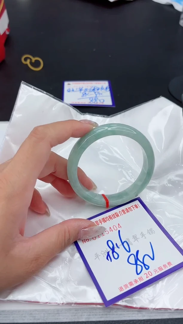 翡翠手镯未镶嵌1