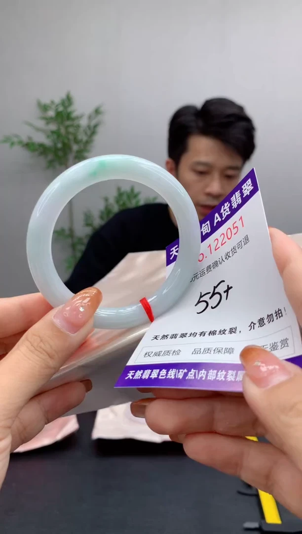 未镶嵌手镯翡翠有纹，完美者勿拍