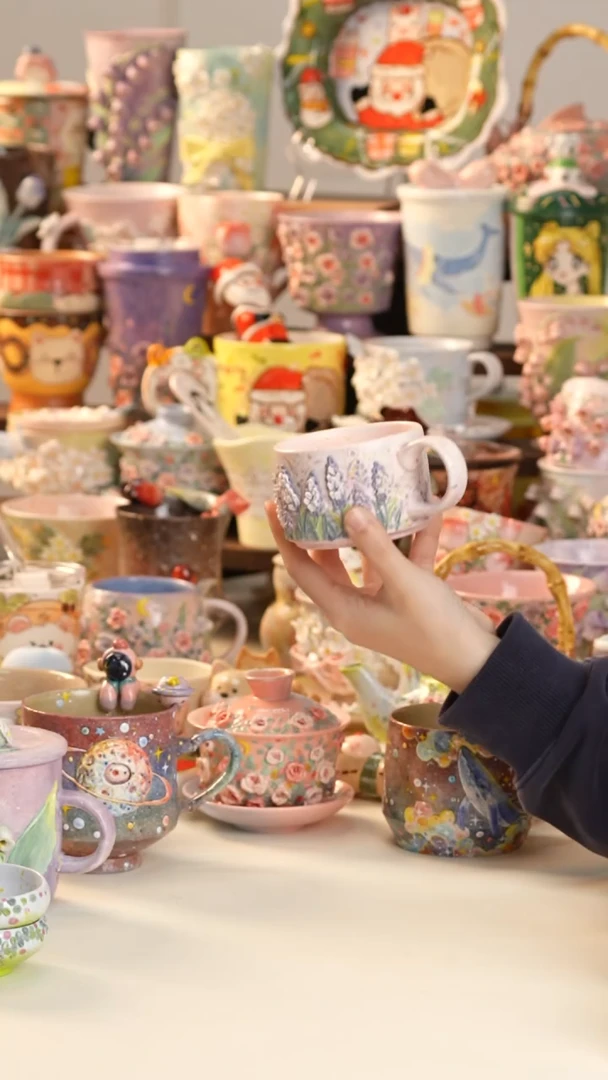 摆件陶景德镇釉下彩手绘设计师款陶瓷