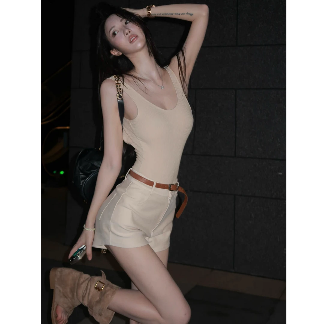 【韩女日记】2025夏季新款无袖V领修身背心上衣搭高腰显瘦短裤套装