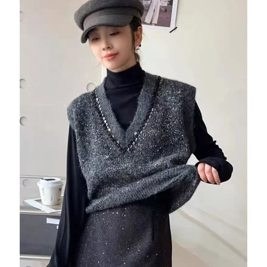 法式V领钉珠亮片拼接针织马甲背心短款时尚洋气无袖显瘦灰色马夹