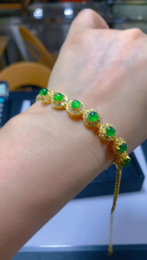 未镶嵌手链翡翠多样性发一