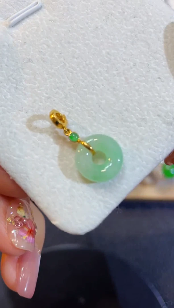 吊坠(不含链)18K金镶嵌翡翠团购1