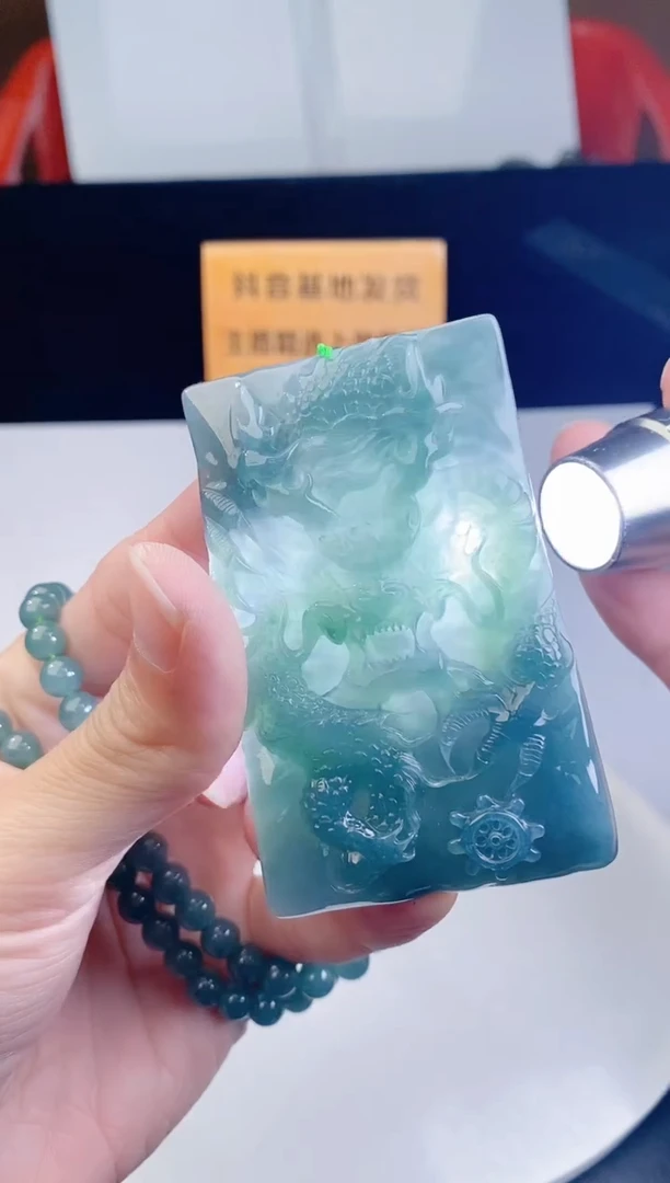 颈饰未镶嵌翡翠·