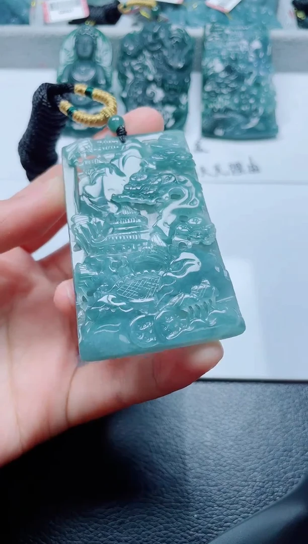 颈饰未镶嵌翡翠