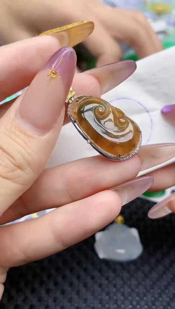 翡翠18K金镶嵌颈饰284   天然翡翠A货  百元以上9米证书费自理