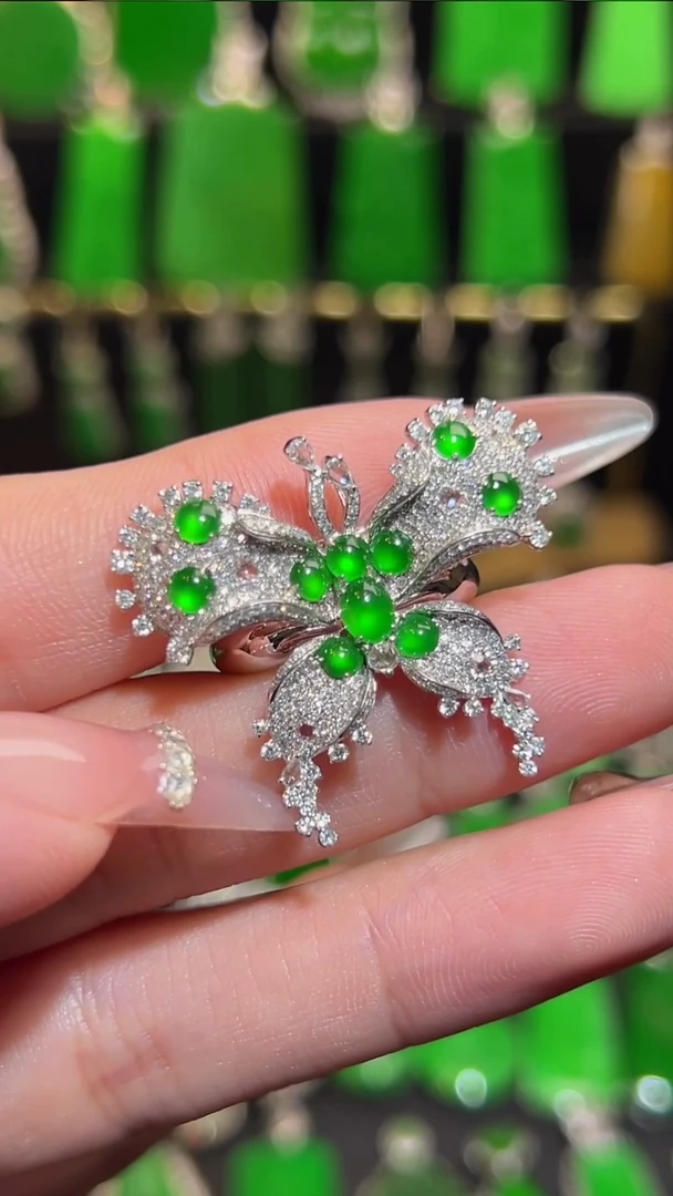 18K金镶嵌挂件翡翠吊坠