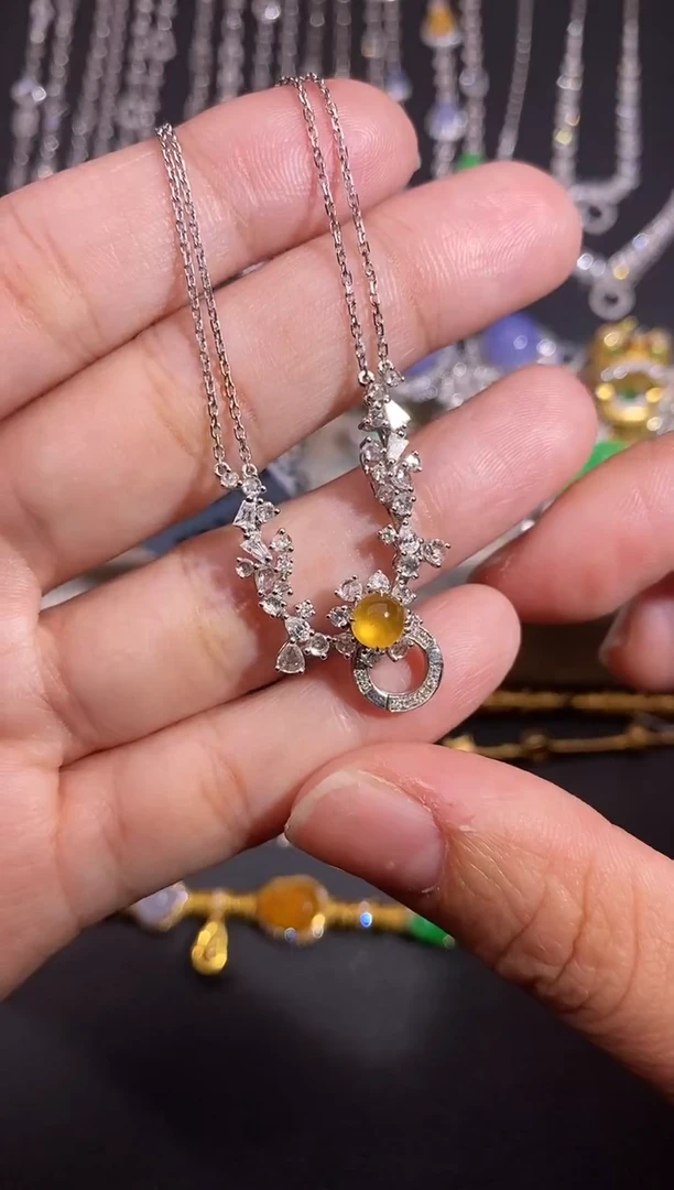 颈饰18K金镶嵌翡翠链子