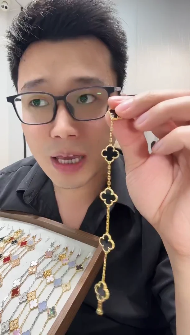 18K金镶嵌手链玛瑙/玉髓黑色k黄，五花手链