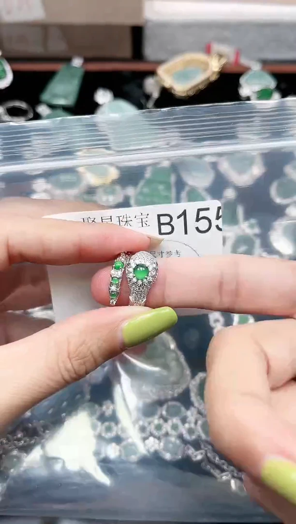 【闪购商品】翡翠颈饰未镶嵌赠皮绳155