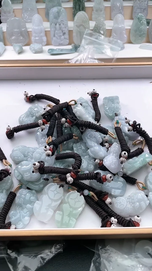 翡翠未镶嵌颈饰..../5/29/ 124多样性发其一