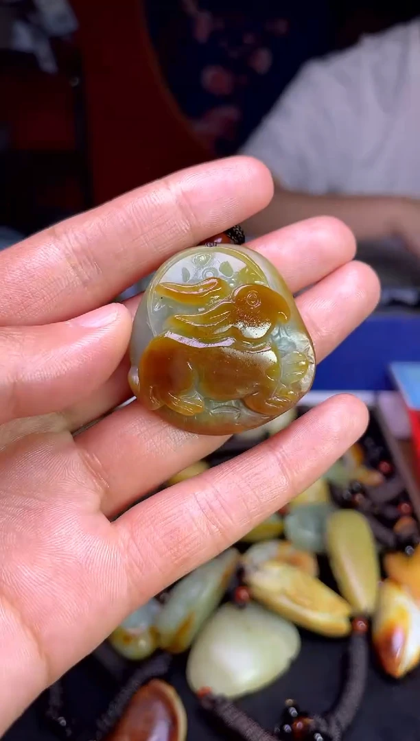 和田玉未镶嵌颈饰1