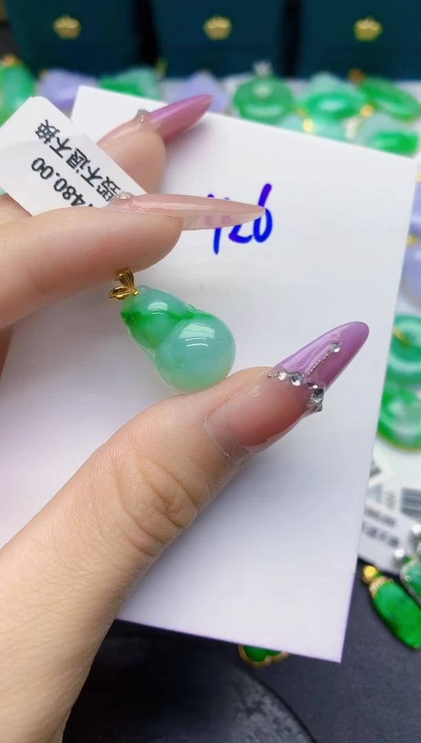 翡翠18K金镶嵌颈饰缅甸天然翡翠A货