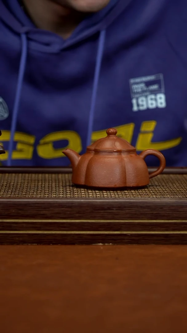 茶壶紫砂   风卷葵    降坡泥    150cc   全手工