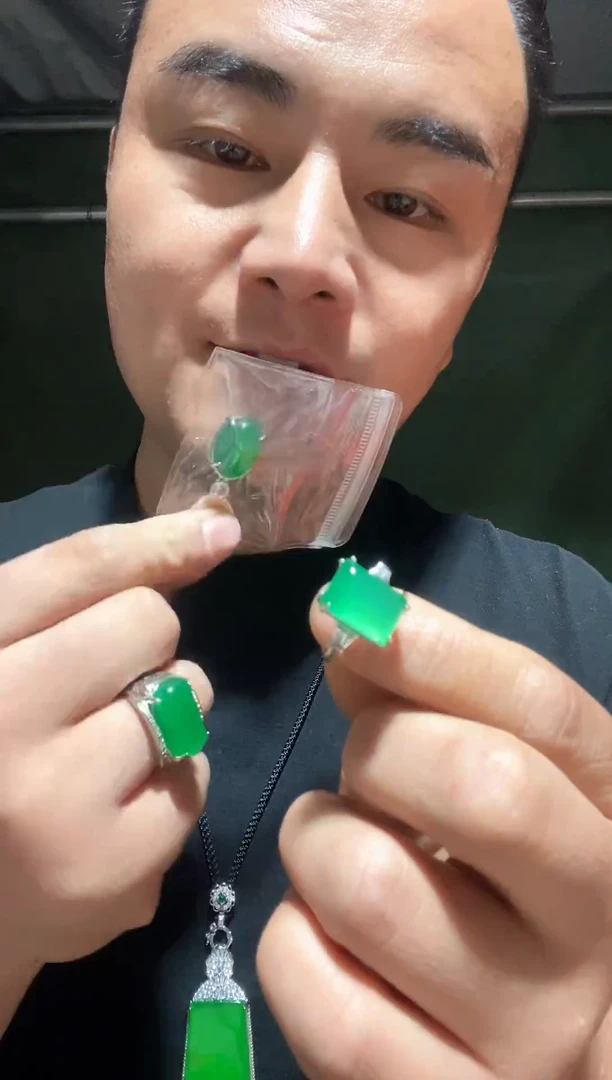 颈饰未镶嵌翡翠047戒指