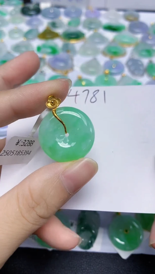 翡翠未镶嵌颈饰天然缅甸翡翠A货